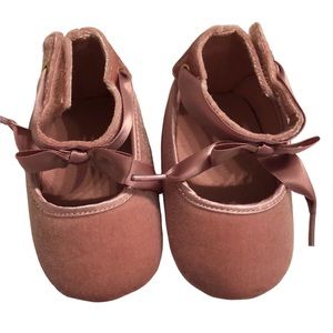 Infant velvet bow shoes